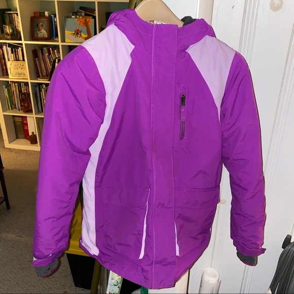 More snow coming Winter’s not over! Quality Land’s End Girls Squall jacket.